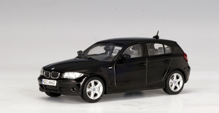 AutoArt 1/43 BMW 1 Series Black